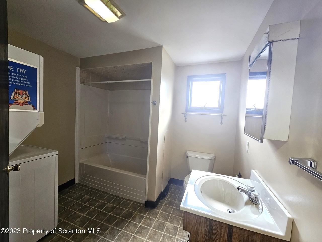 526 Hughes Ct - Photo 5 of 8