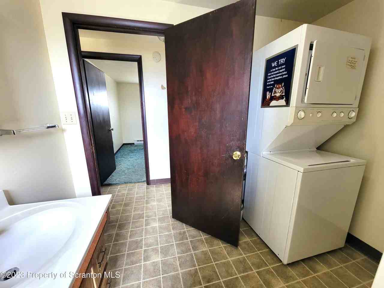 526 Hughes Ct - Photo 6 of 8