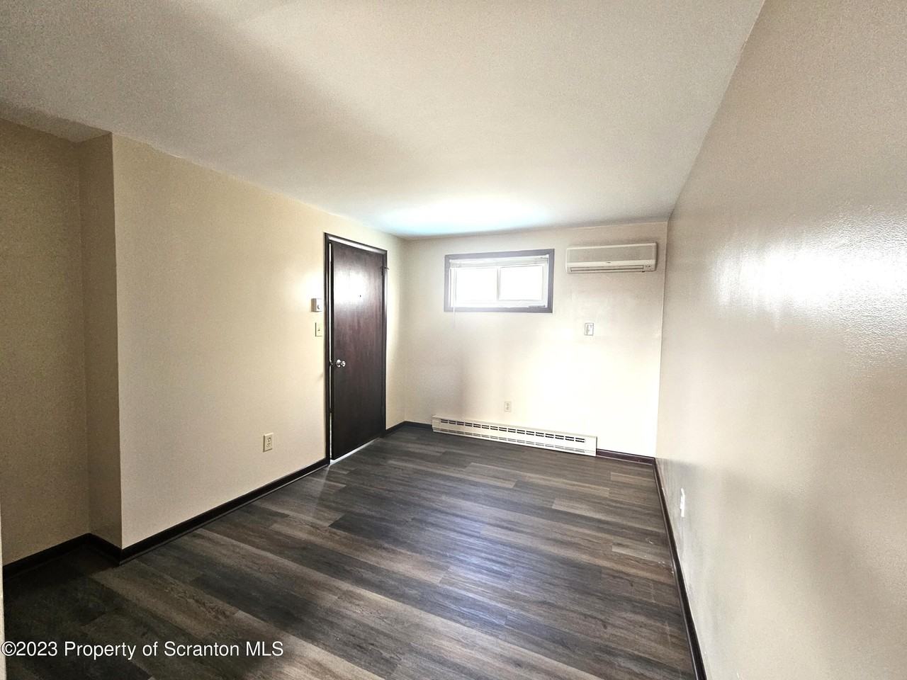 526 Hughes Ct - Photo 7 of 8