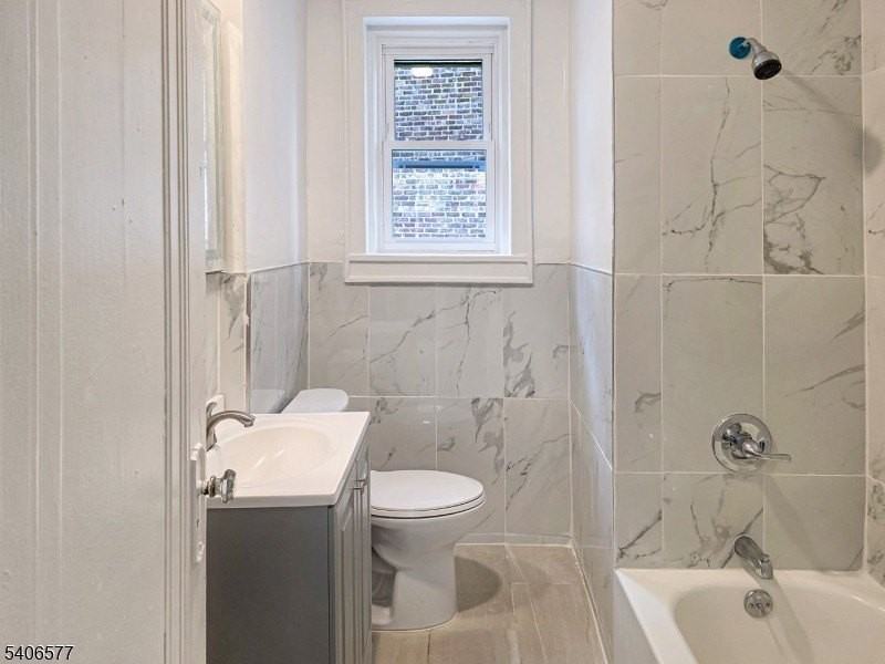 367 Sanford Ave #1R - Photo 5 of 17