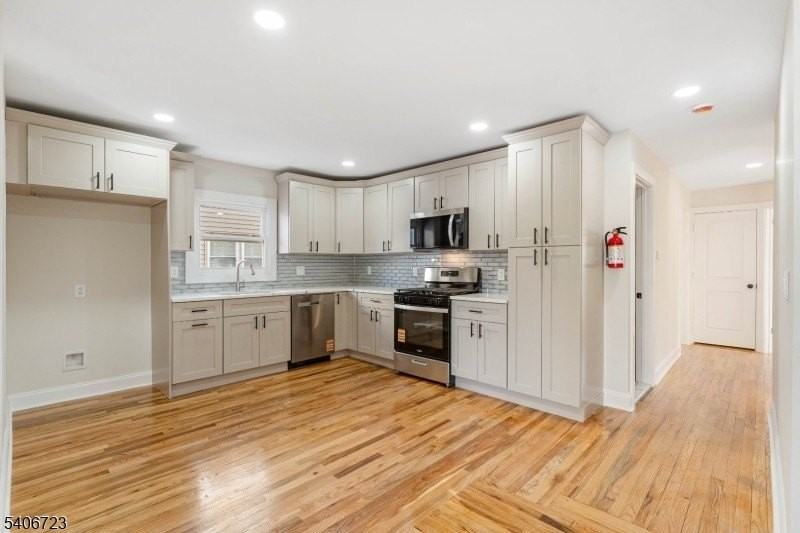 28 Toronto Ct - Photo 3 of 40