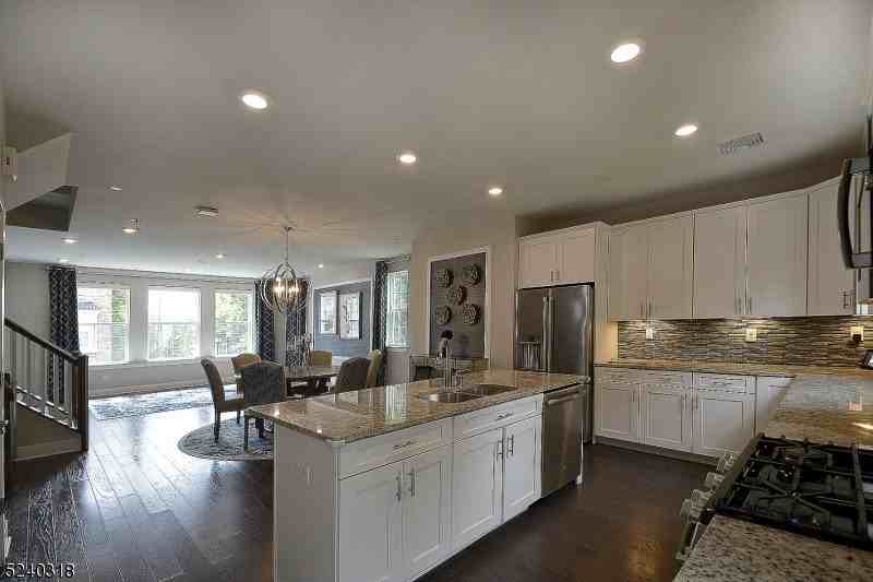 1802 Devon Ln - Photo 5 of 30