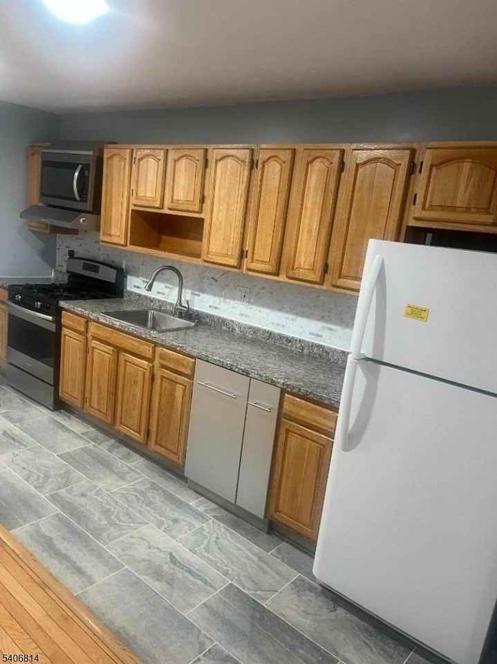 710 27th St - Photo 5 of 22