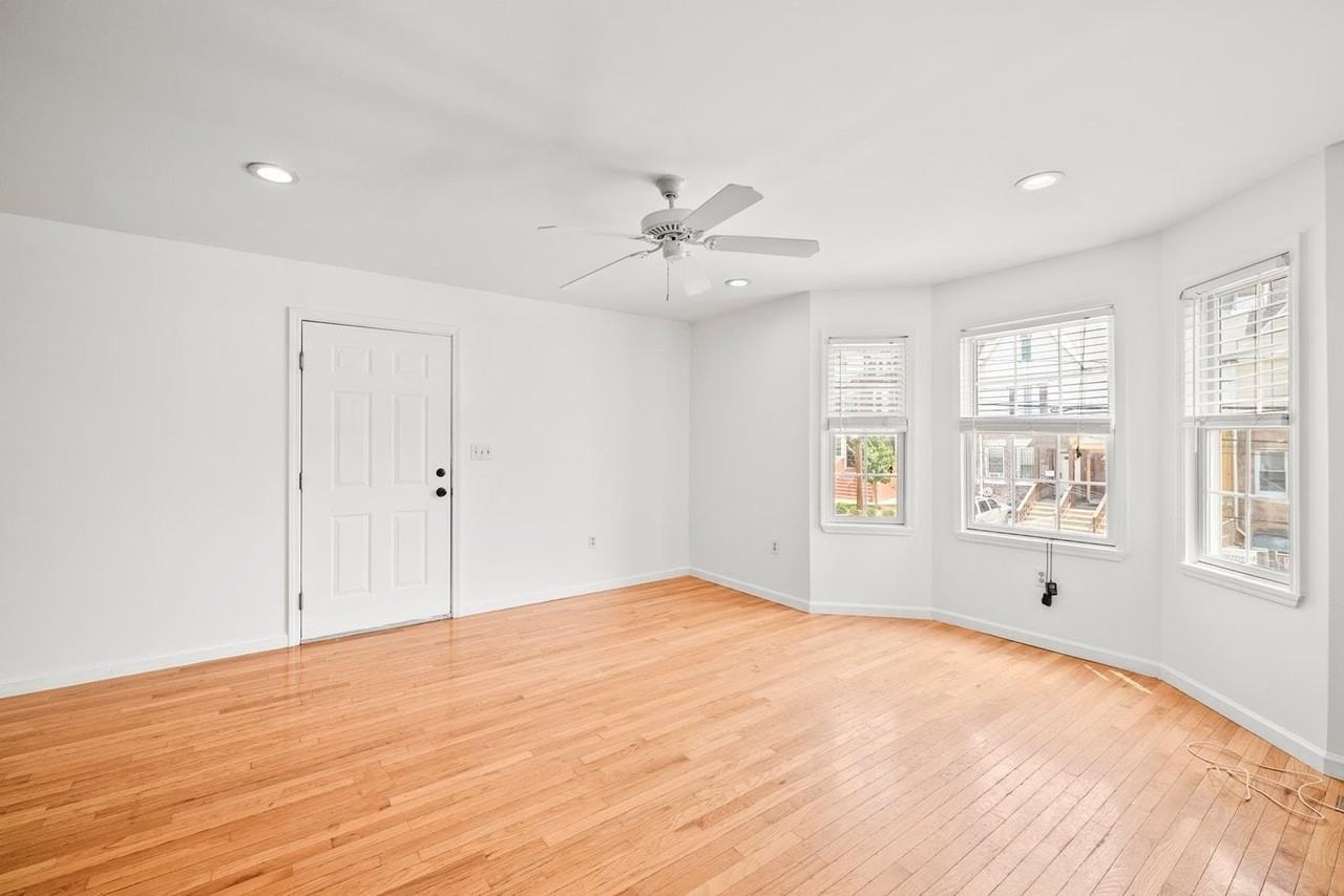 57 Storms Ave #1 - Photo 5 of 26