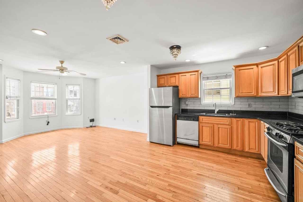 57 Storms Ave #1 - Photo 7 of 26