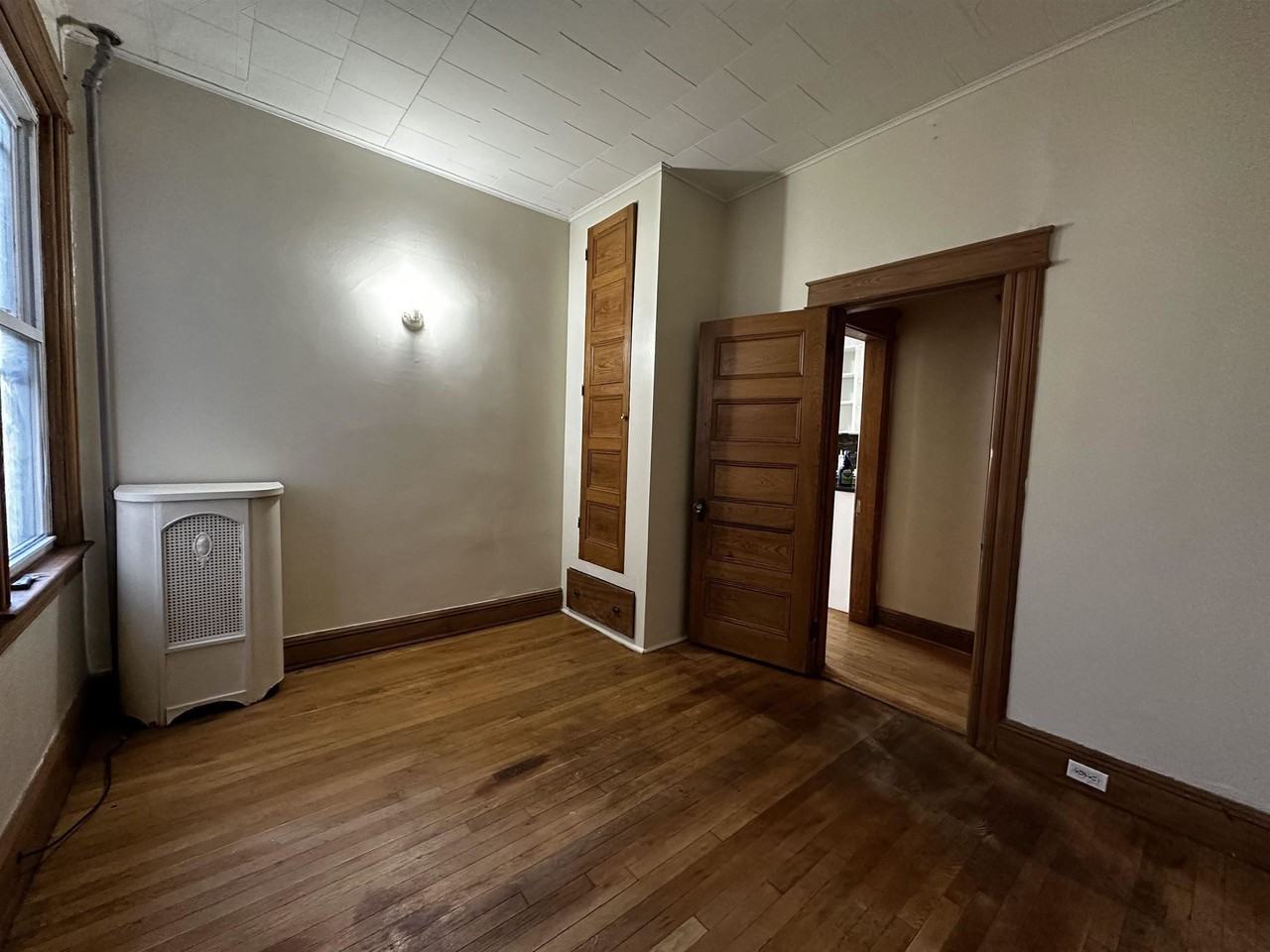 138 Kensington Ave #1 - Photo 5 of 18