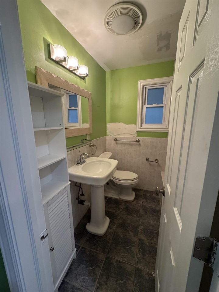 124 W 15th St #1 - Photo 5 of 8