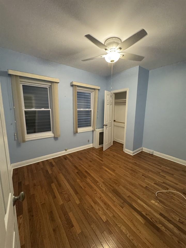 124 W 15th St #1 - Photo 6 of 8