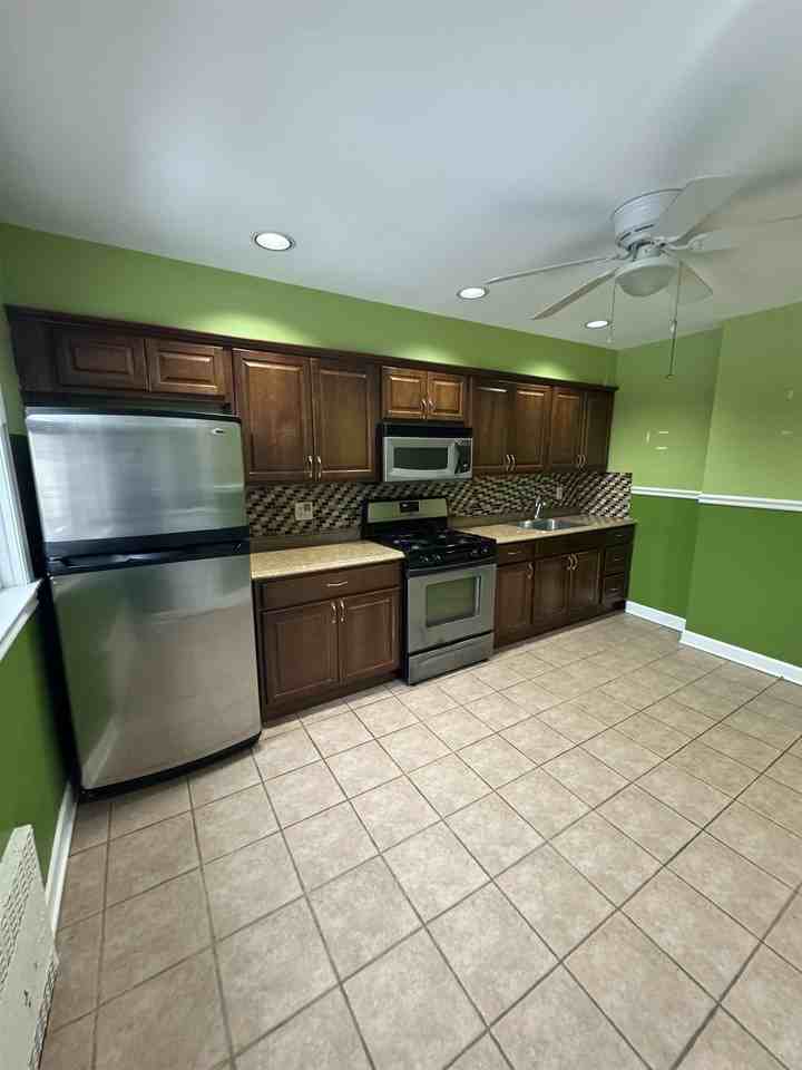 124 W 15th St #1 - Photo 7 of 8