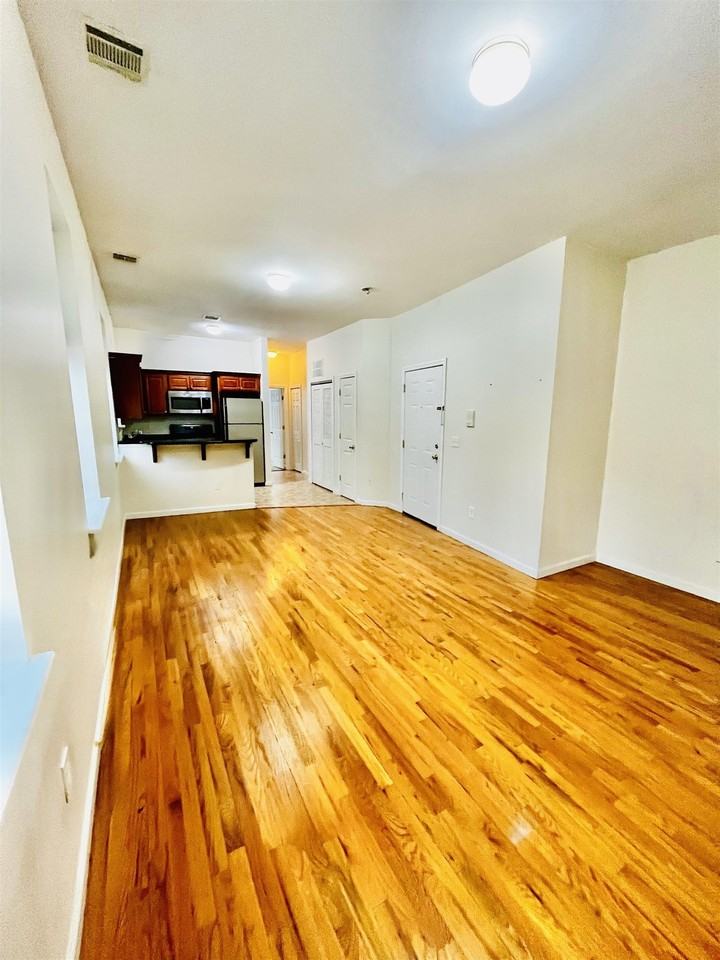 37 W 14th St - Photo 2 of 12