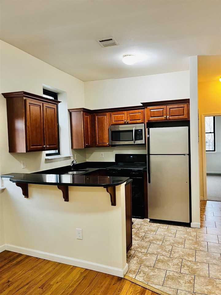 37 W 14th St - Photo 5 of 12