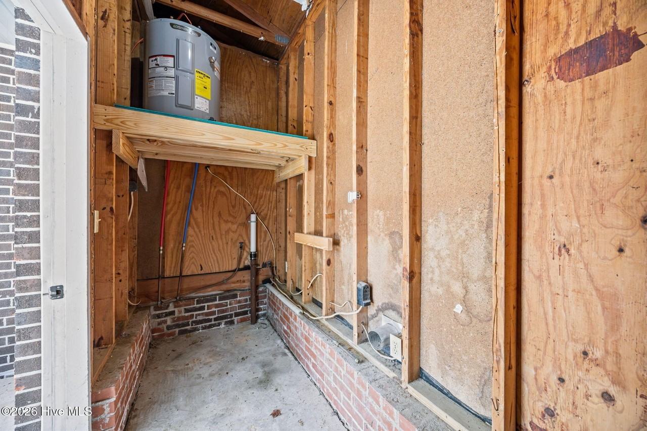 437 Gayle Blvd - Photo 6 of 17