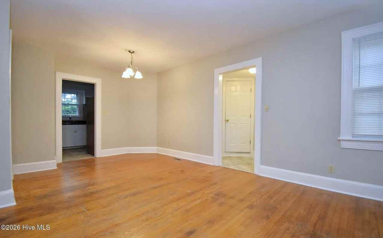 204 N Eastern St - Photo 3 of 10