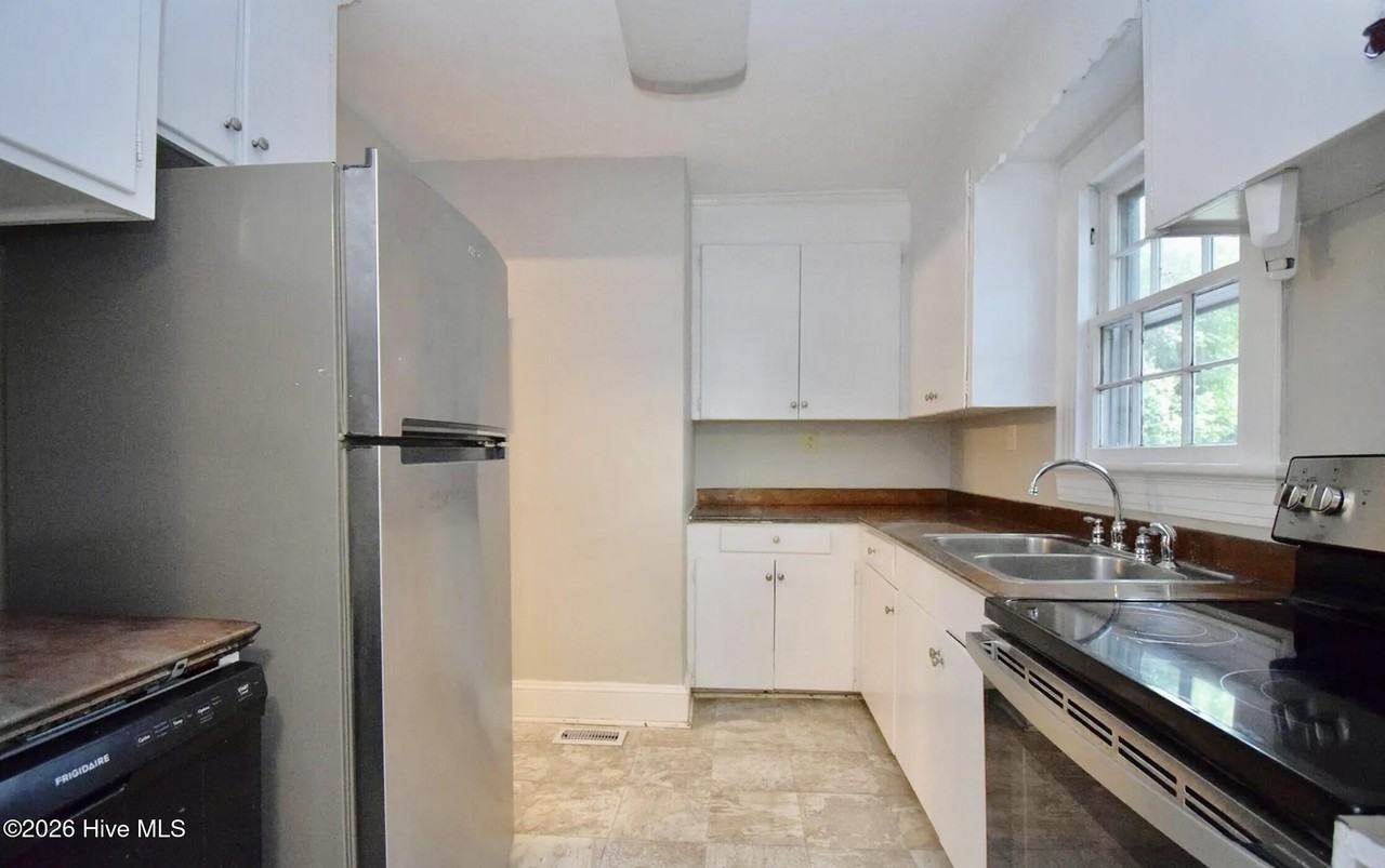 204 N Eastern St - Photo 5 of 10