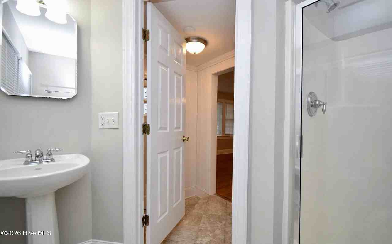 204 N Eastern St - Photo 6 of 10