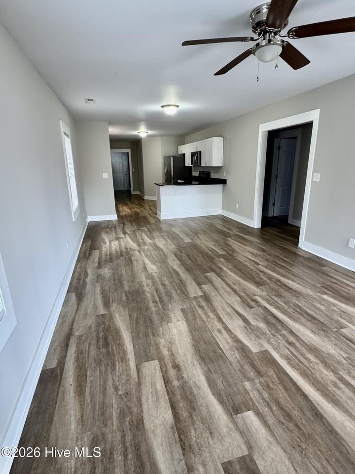 415 W 3rd St - Photo 4 of 14