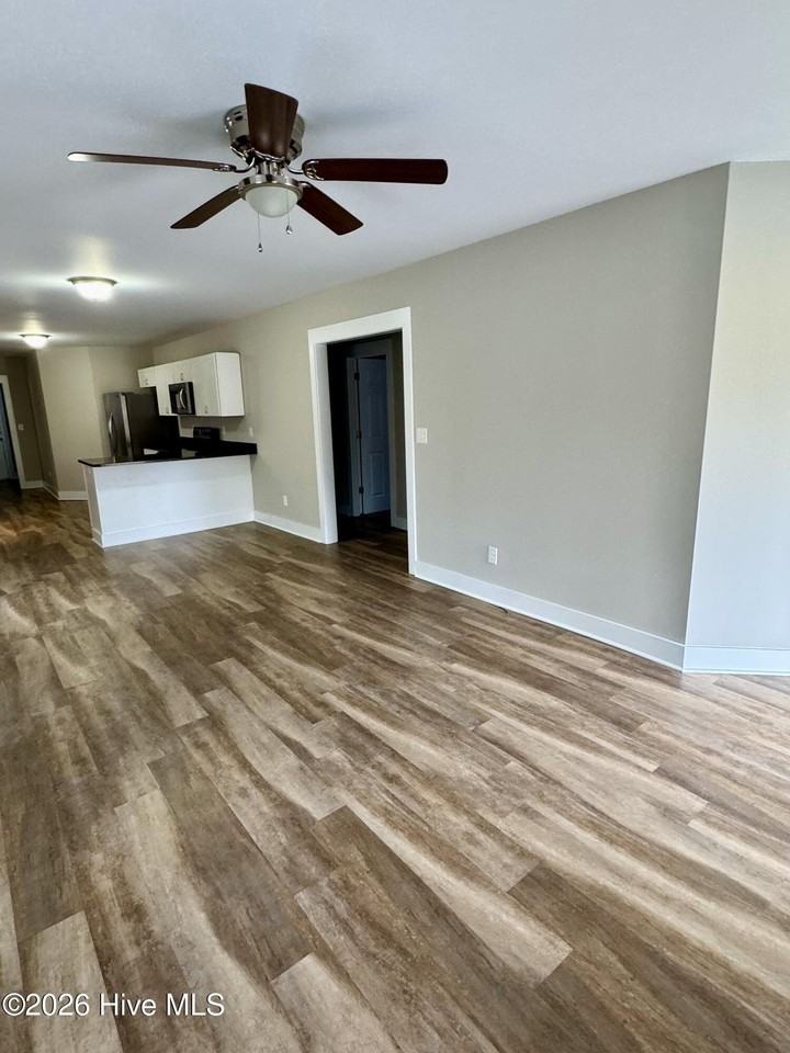 415 W 3rd St - Photo 5 of 14