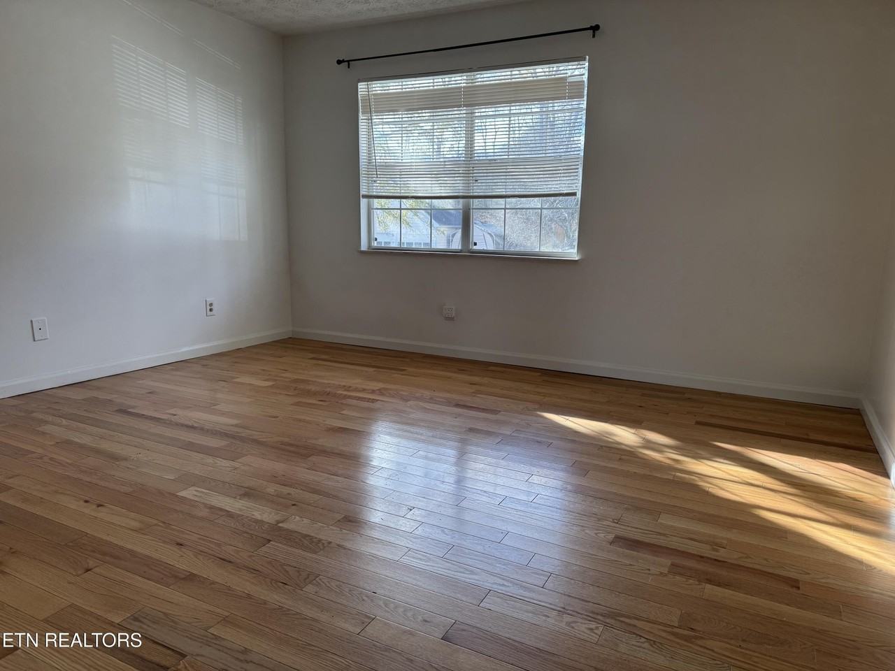 3261 Kingsmore Dr - Photo 5 of 14