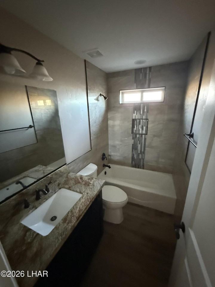 2425 Cloverlawn Dr Unit 102 #102 - Photo 6 of 20