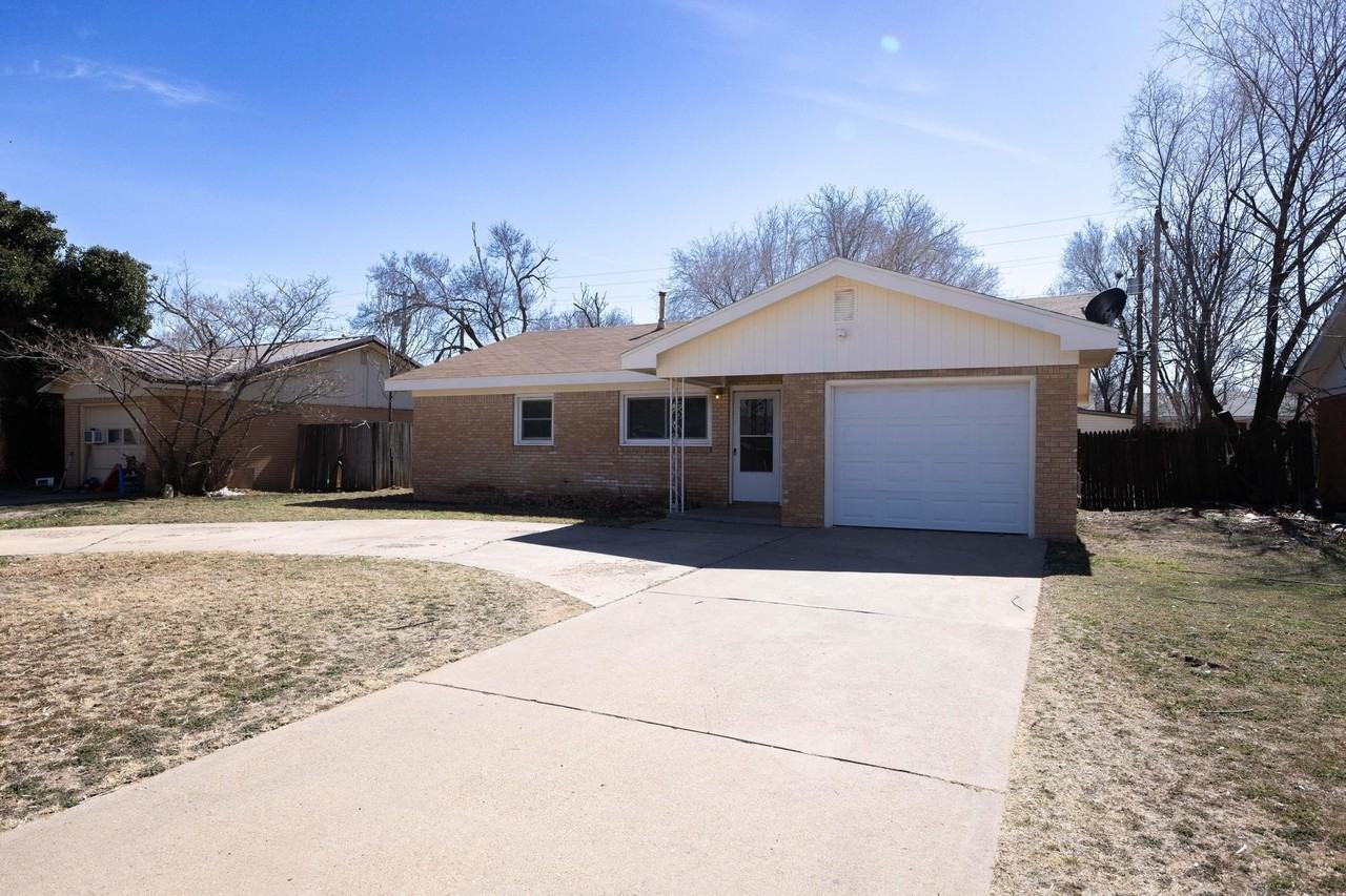 2809 61st St - Photo 2 of 11