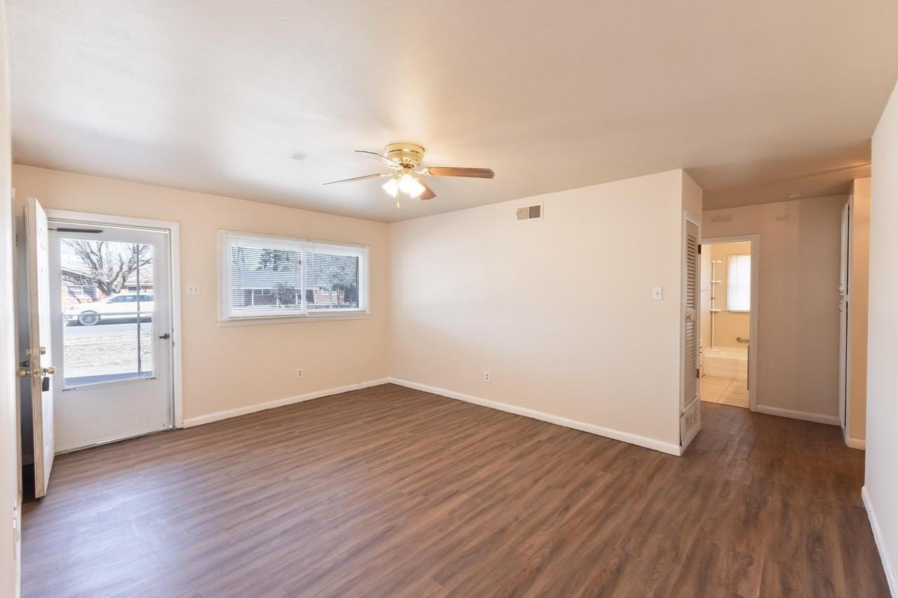 2809 61st St - Photo 3 of 11