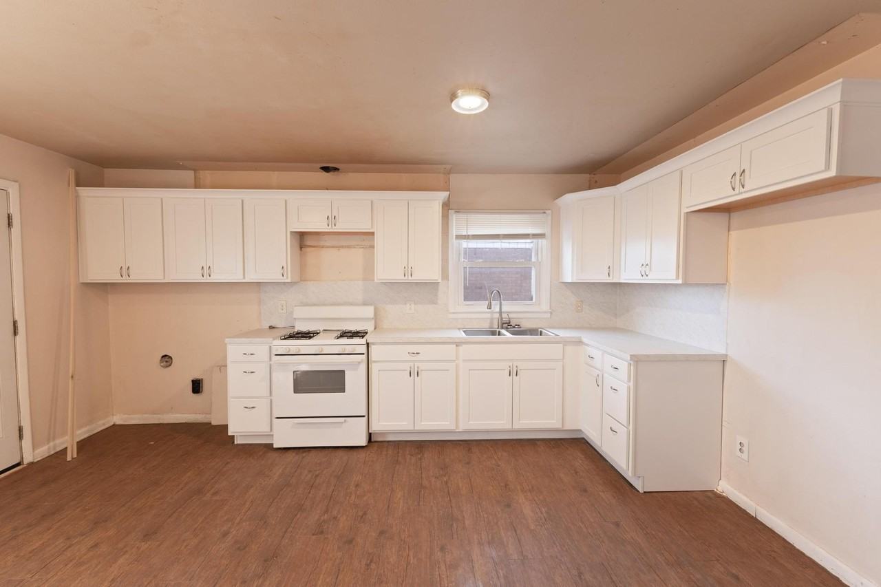 2809 61st St - Photo 5 of 11