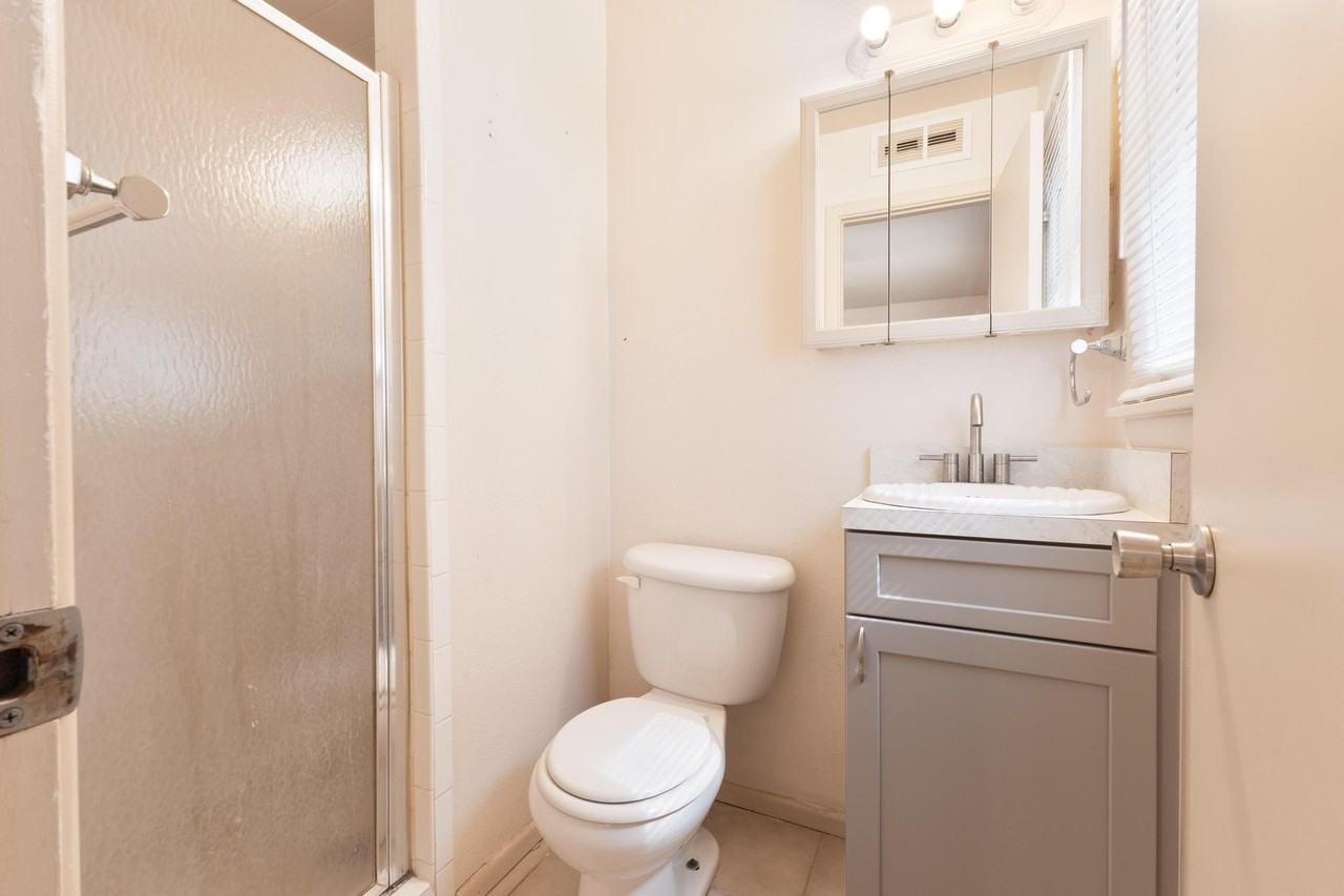 2809 61st St - Photo 7 of 11