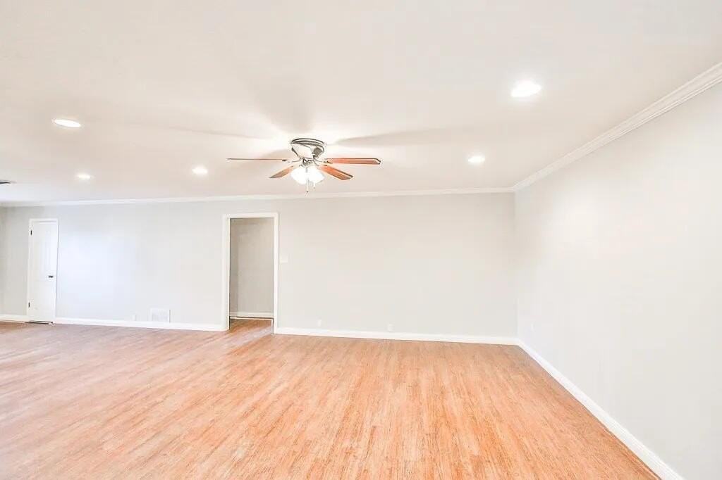 4403 49th St - Photo 3 of 29