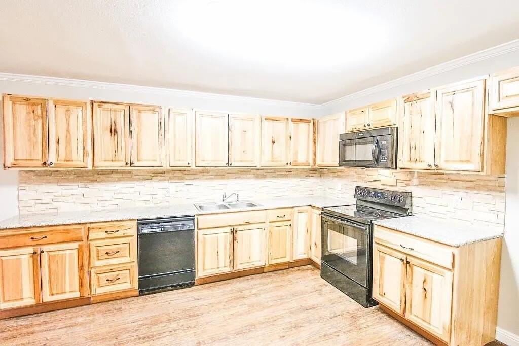 4403 49th St - Photo 6 of 29