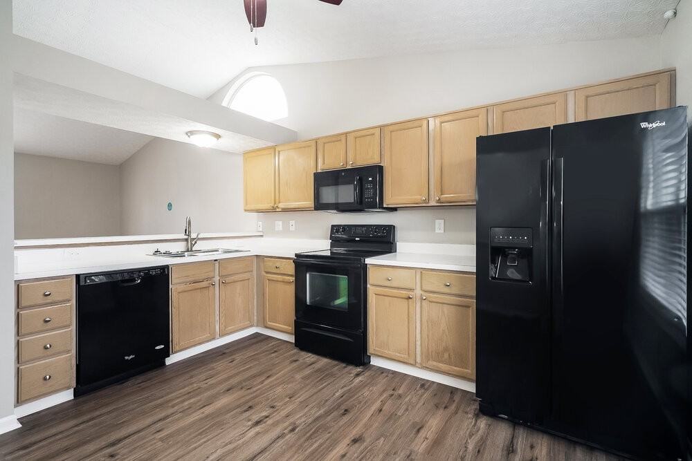 2219 Lockamy Ct - Photo 6 of 17