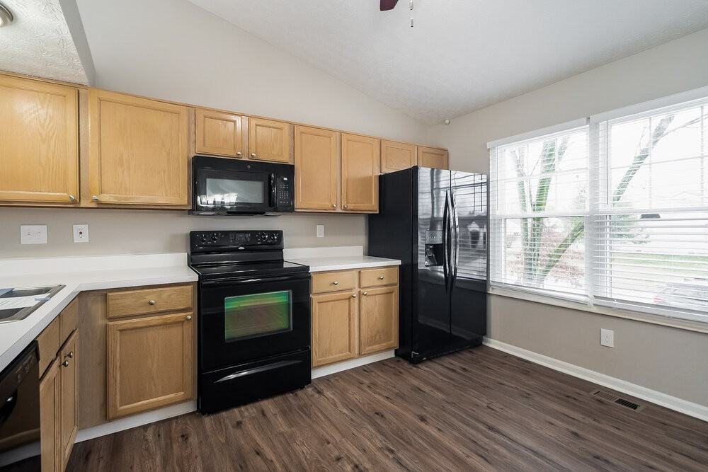 2219 Lockamy Ct - Photo 7 of 17