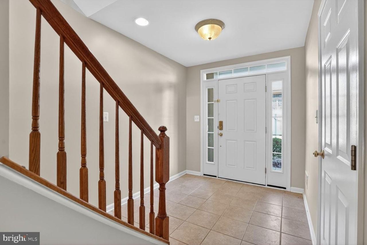 43265 Sunderleigh Sq - Photo 2 of 33