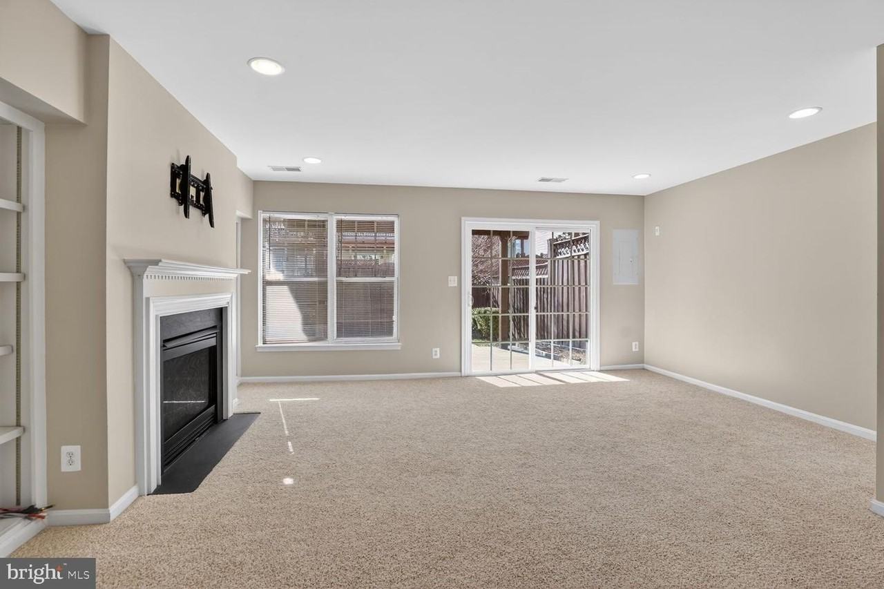 43265 Sunderleigh Sq - Photo 4 of 33