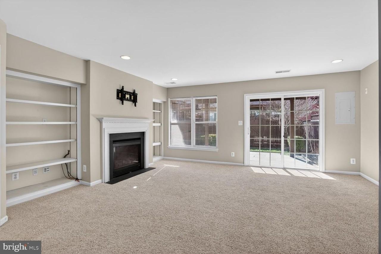 43265 Sunderleigh Sq - Photo 5 of 33