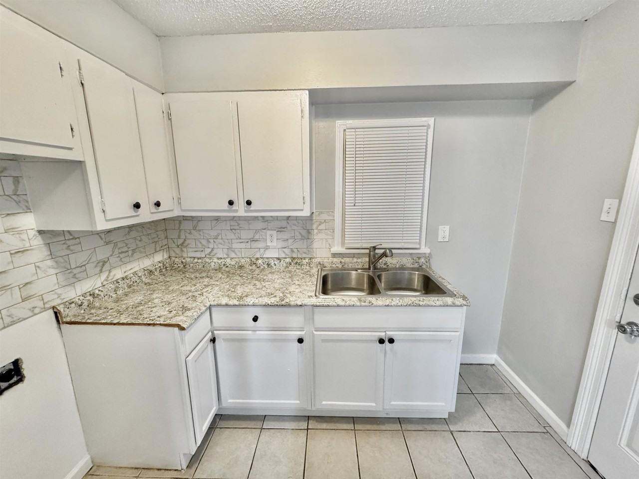 1711 Coleen Rd - Photo 7 of 17