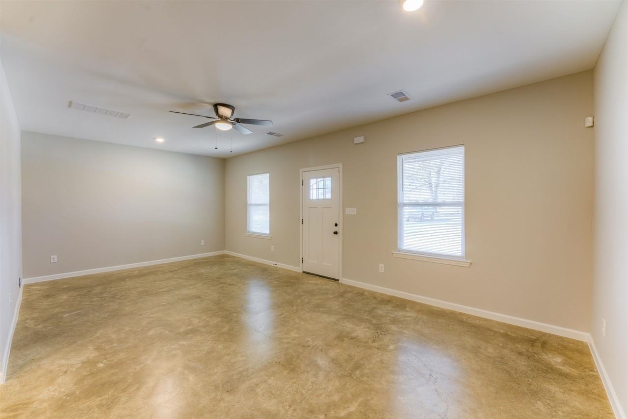 650 Ayers St - Photo 3 of 32