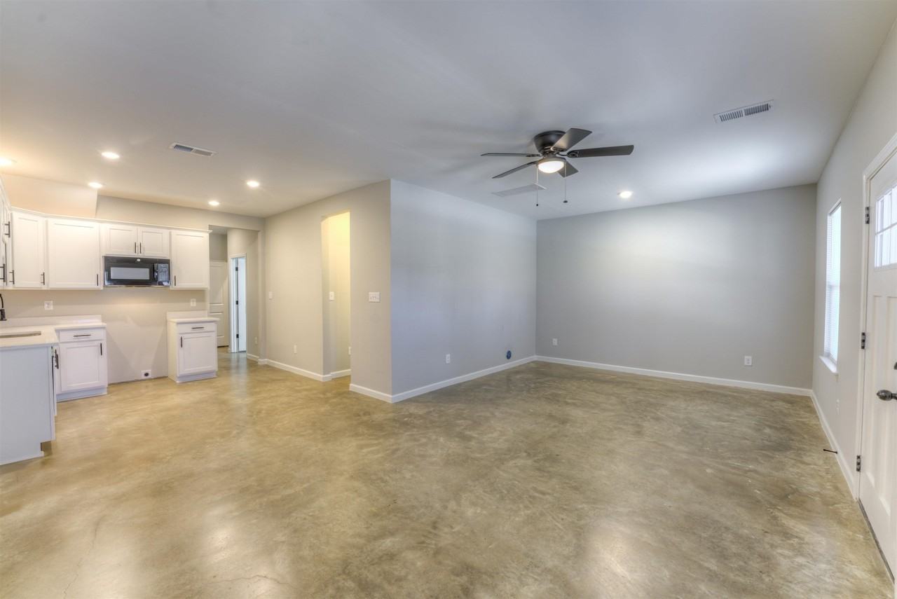 650 Ayers St - Photo 5 of 32