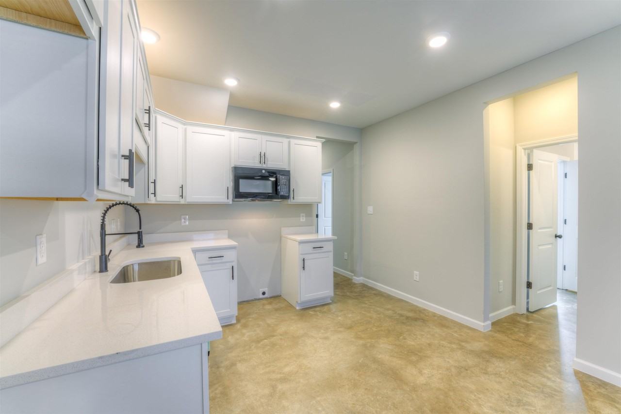 650 Ayers St - Photo 7 of 32