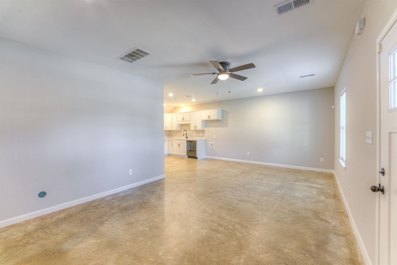 652 Ayers St - Photo 3 of 35