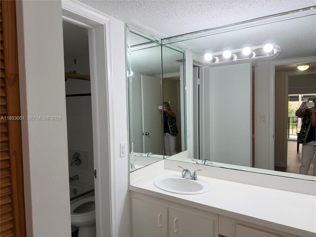 9229 Sw 87th Ave #D7 - Photo 5 of 6