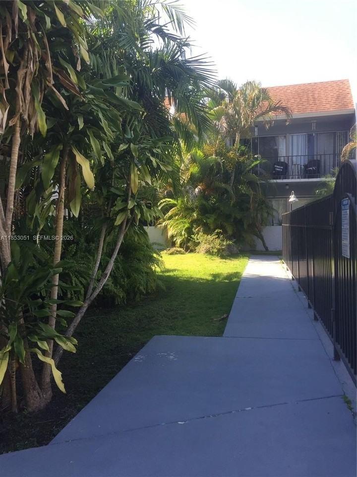 9229 Sw 87th Ave #D7 - Photo 6 of 6