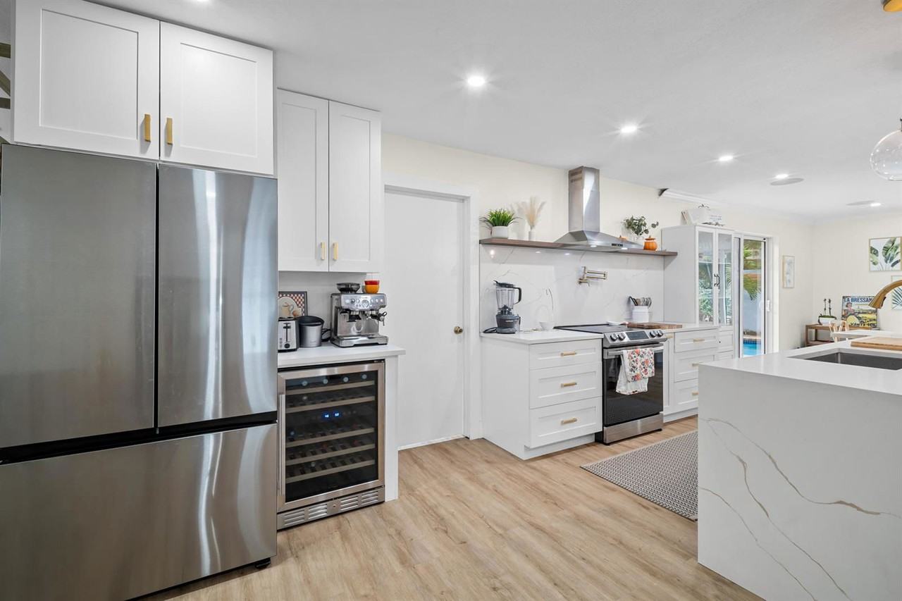 2421 Sw 29th Way - Photo 5 of 8