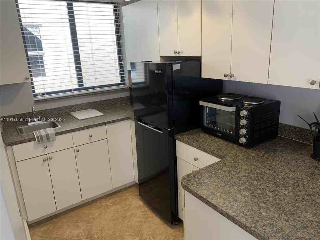 2021 Sw 38th Ave #A - Photo 4 of 8