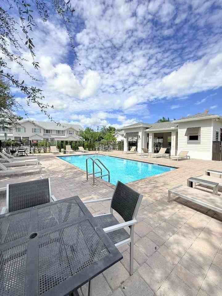 1692 Se 9th Ave #1692 - Photo 2 of 22