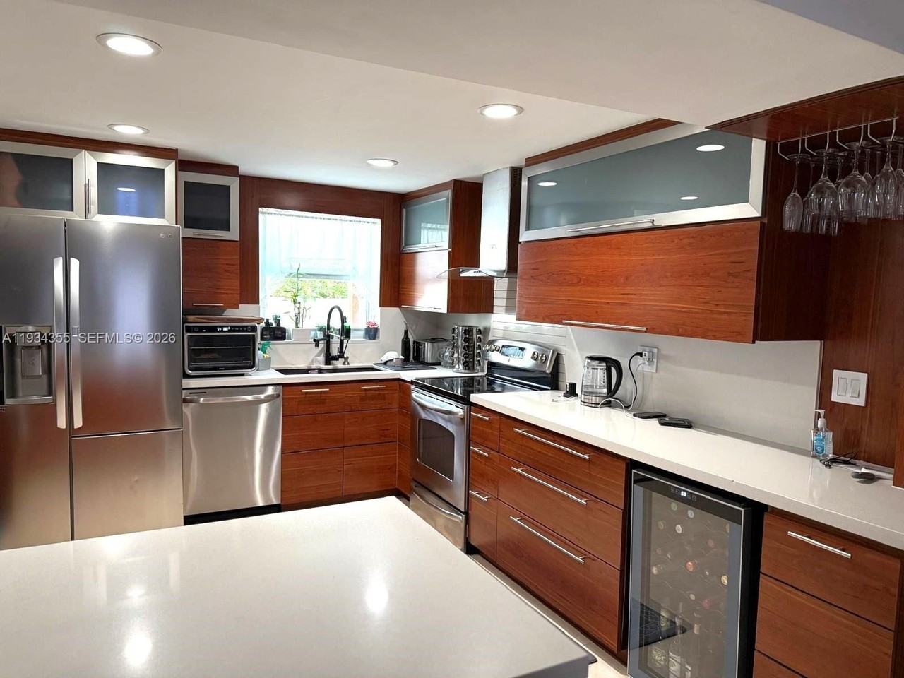 2430 Sw 22nd Ter - Photo 3 of 14