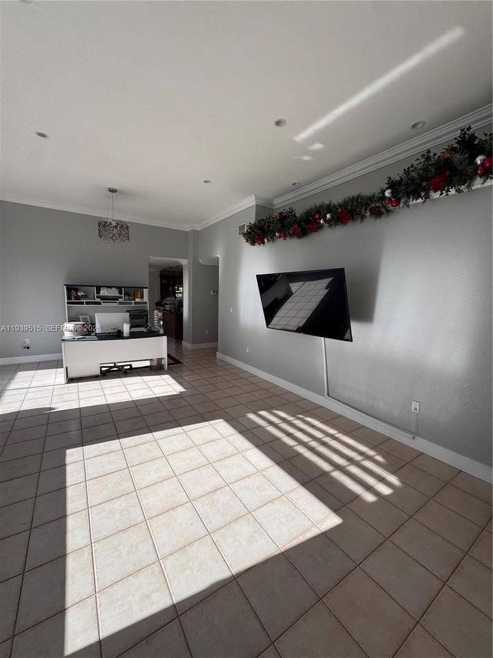 12925 Nw 8th Ln #12925 - Photo 3 of 20