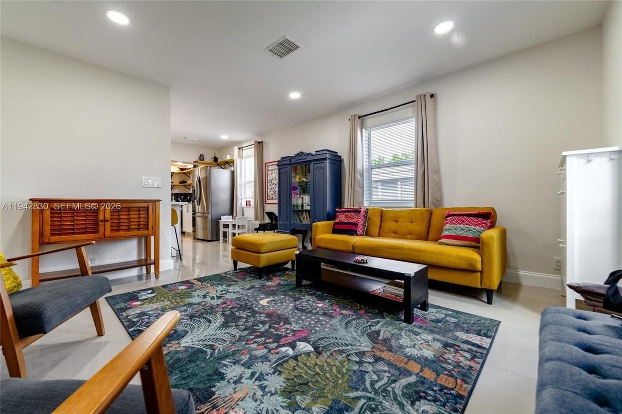 320 S 28th Ave #320 - Photo 3 of 50