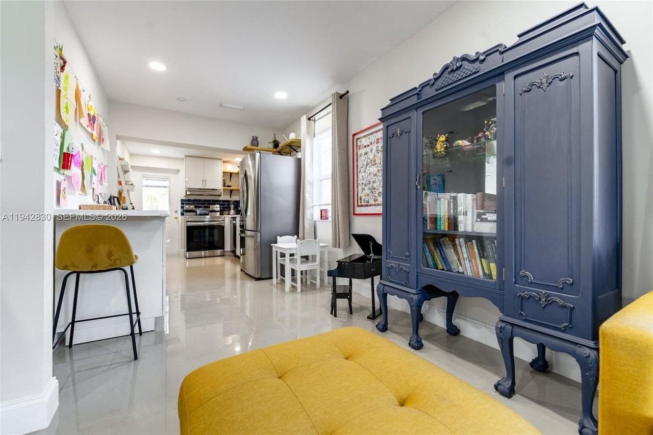 320 S 28th Ave #320 - Photo 4 of 50