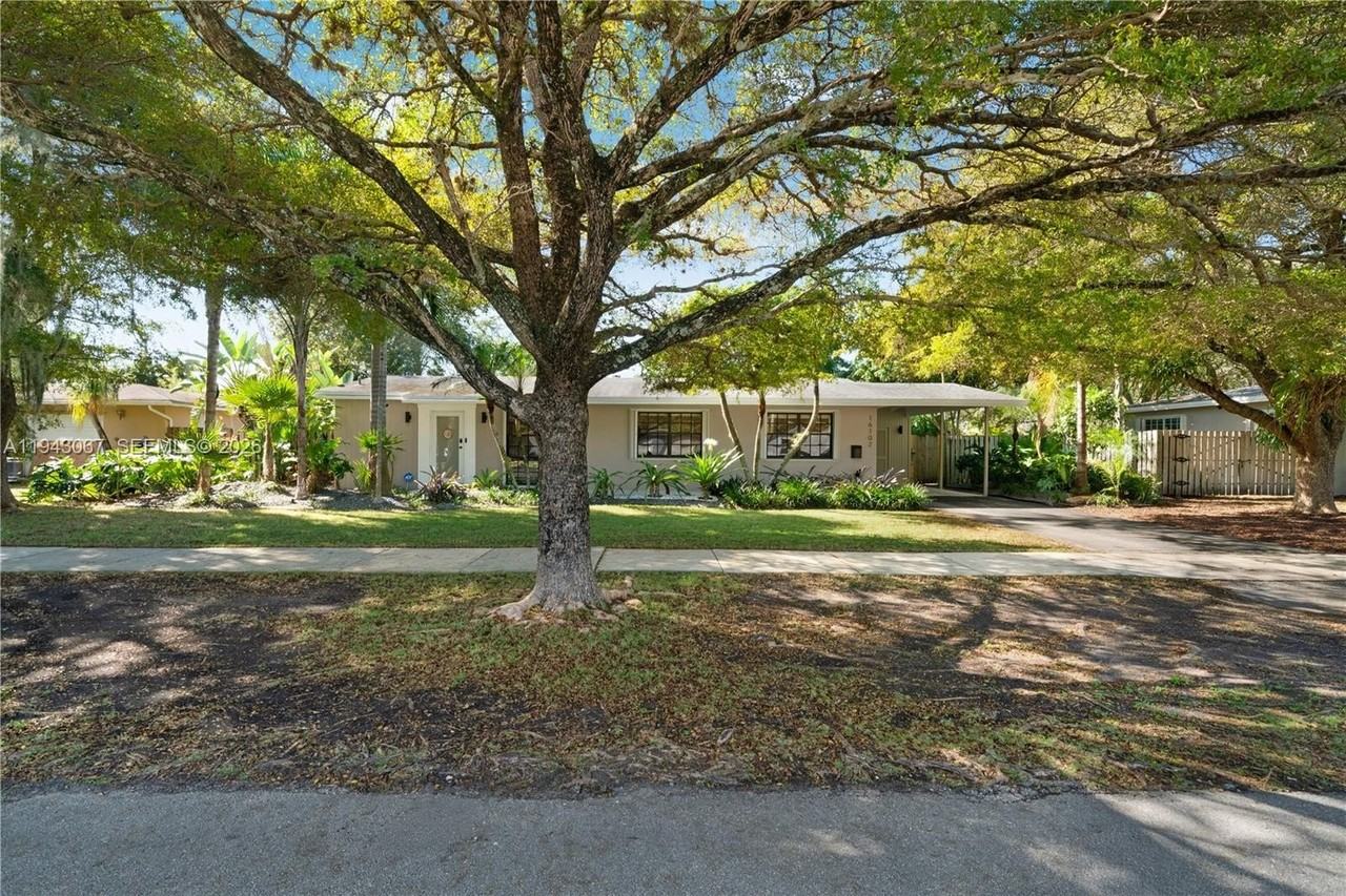 16102 Sw 98th Ave #NA - Photo 2 of 33