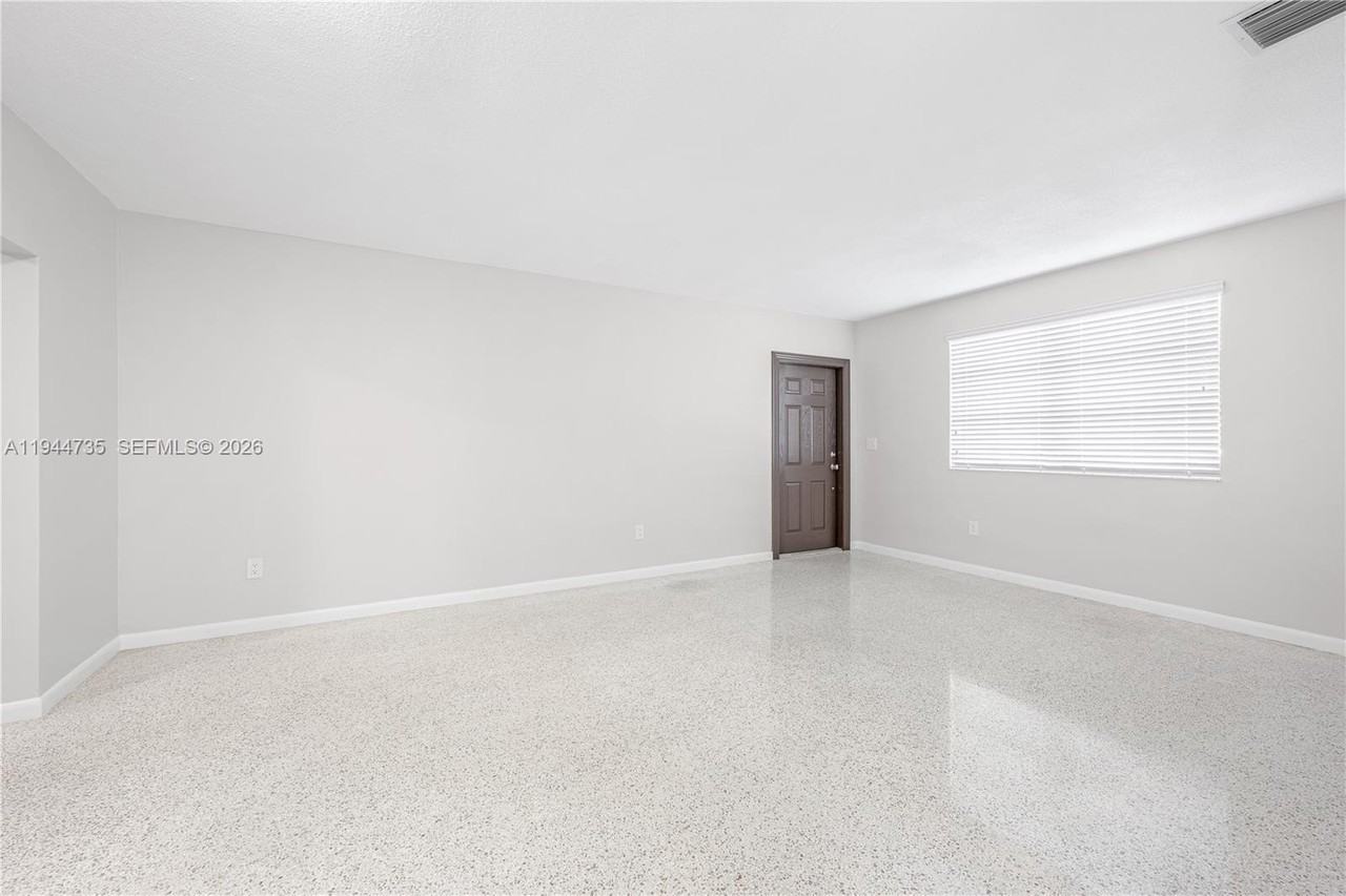 3855 Sw 87th Pl #0 - Photo 5 of 27